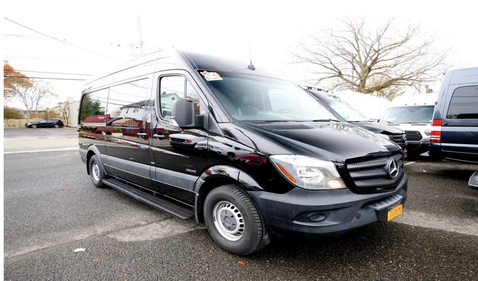 Bedrijf Bouwt Mercedes Bus Om Tot Ultra Luxe Rijdende Kapperszaak