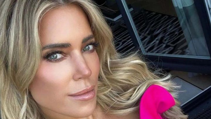 Sylvie Meis Zet Griekenland In Vuur En Vlam En Poseert In Bikini