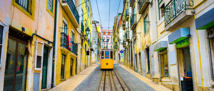 tram ov reizen issabon Portugal MAN MAN