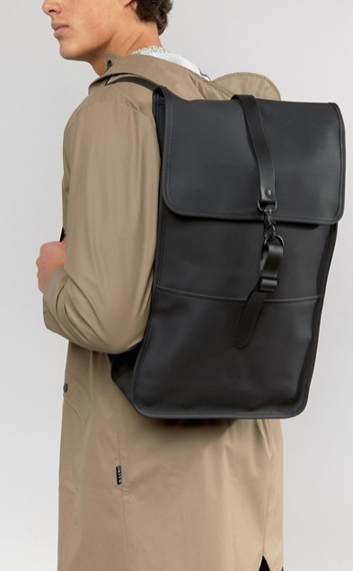 Vergevingsgezind Cerebrum Hallo 6 stijlvolle manieren om een backpack te dragen | MAN MAN