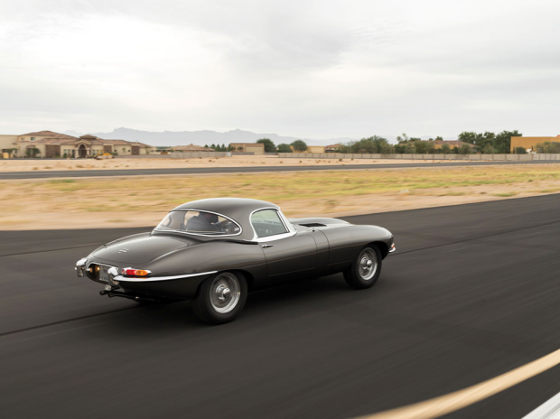 Jaguar-E-type-mooie-klassieker-auto-MAN MAN