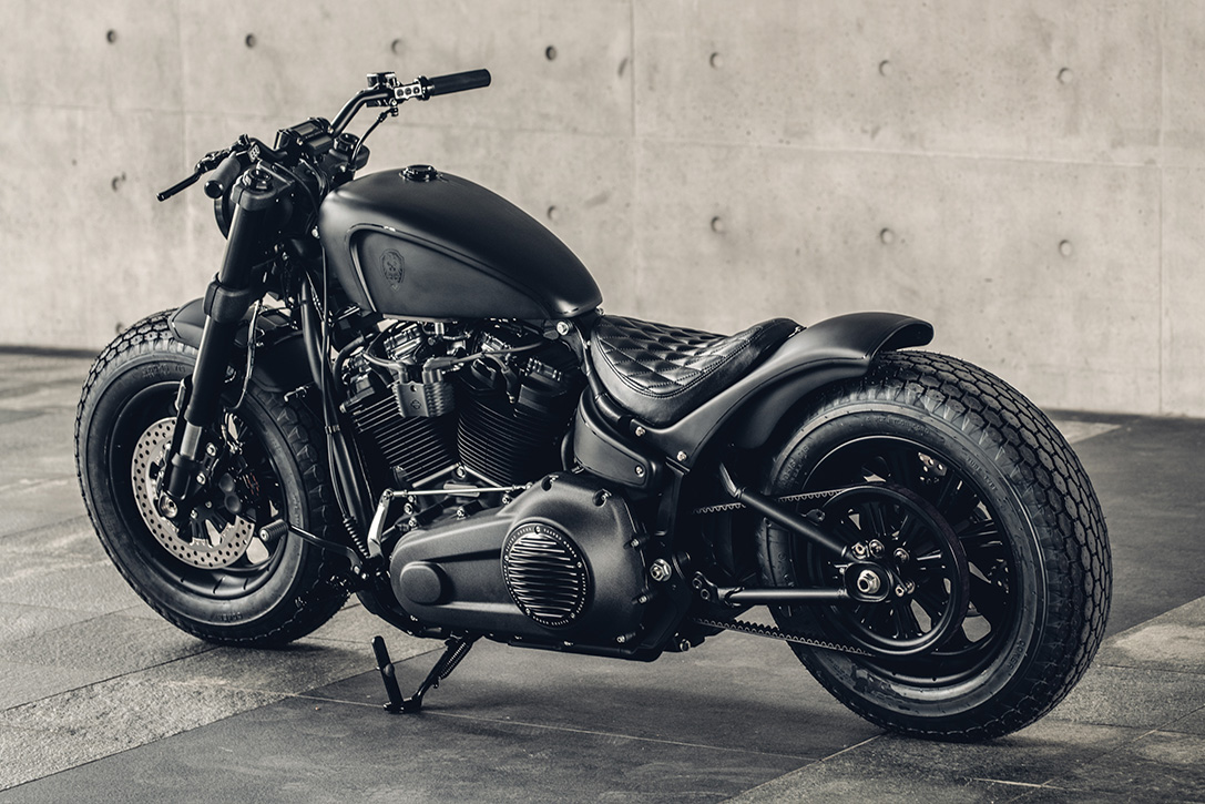 Postcode schotel Duplicatie Mighty Guerrila: de bruutste all-black Custom Harley-Davidson | MAN MAN