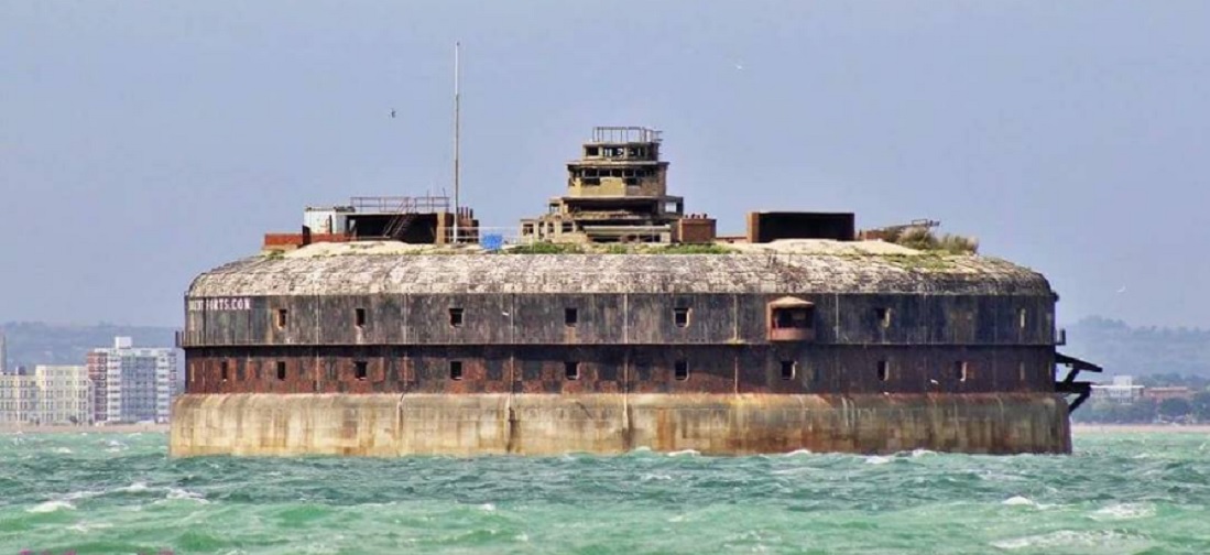 Ongelijkheid cassette ontwikkelen Dit brute 19e-eeuwse fort in zee kan nu van jou zijn | MAN MAN