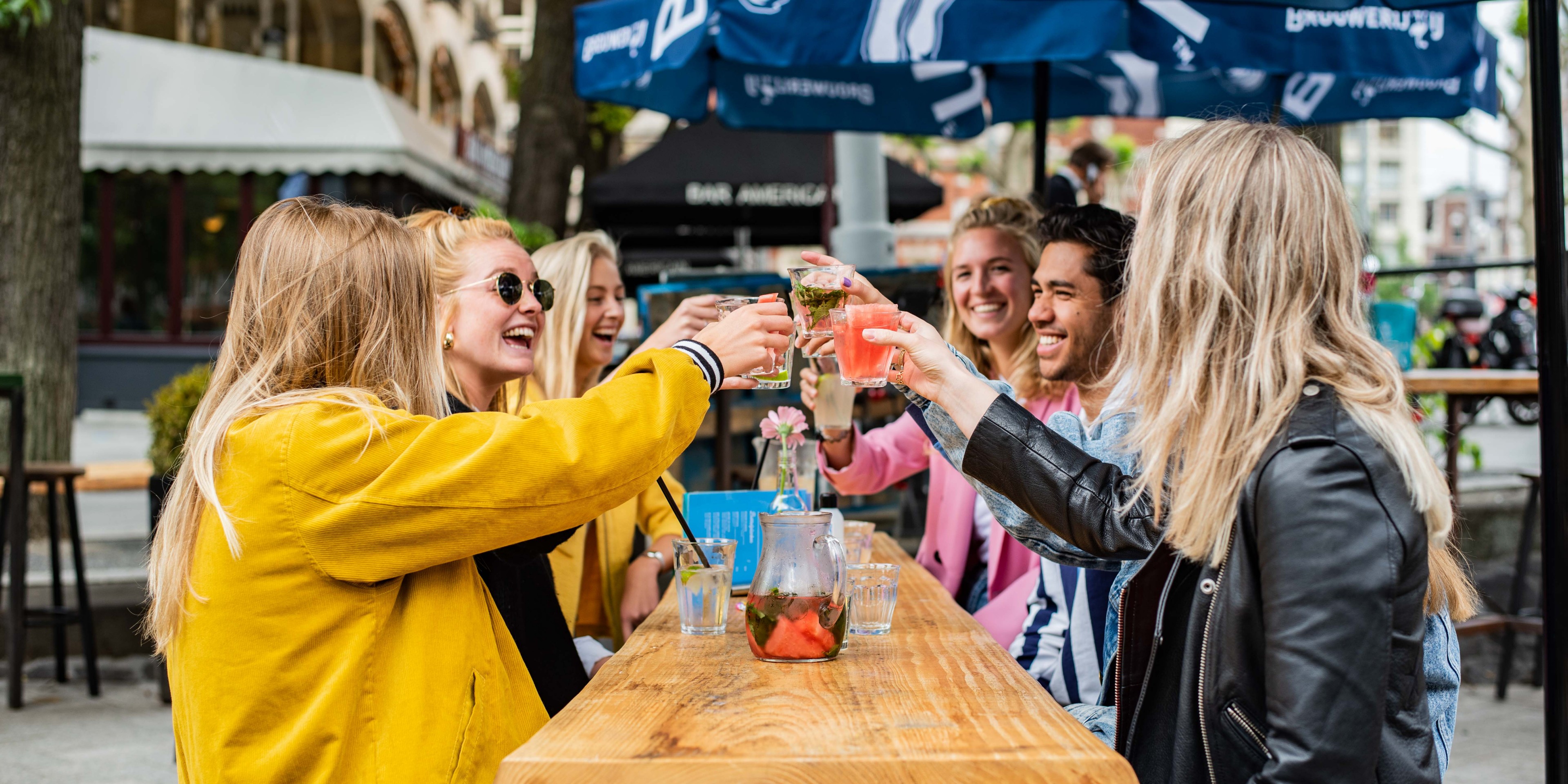 De Kopstootbar opent het leukste terras van Amsterdam MAN MAN
