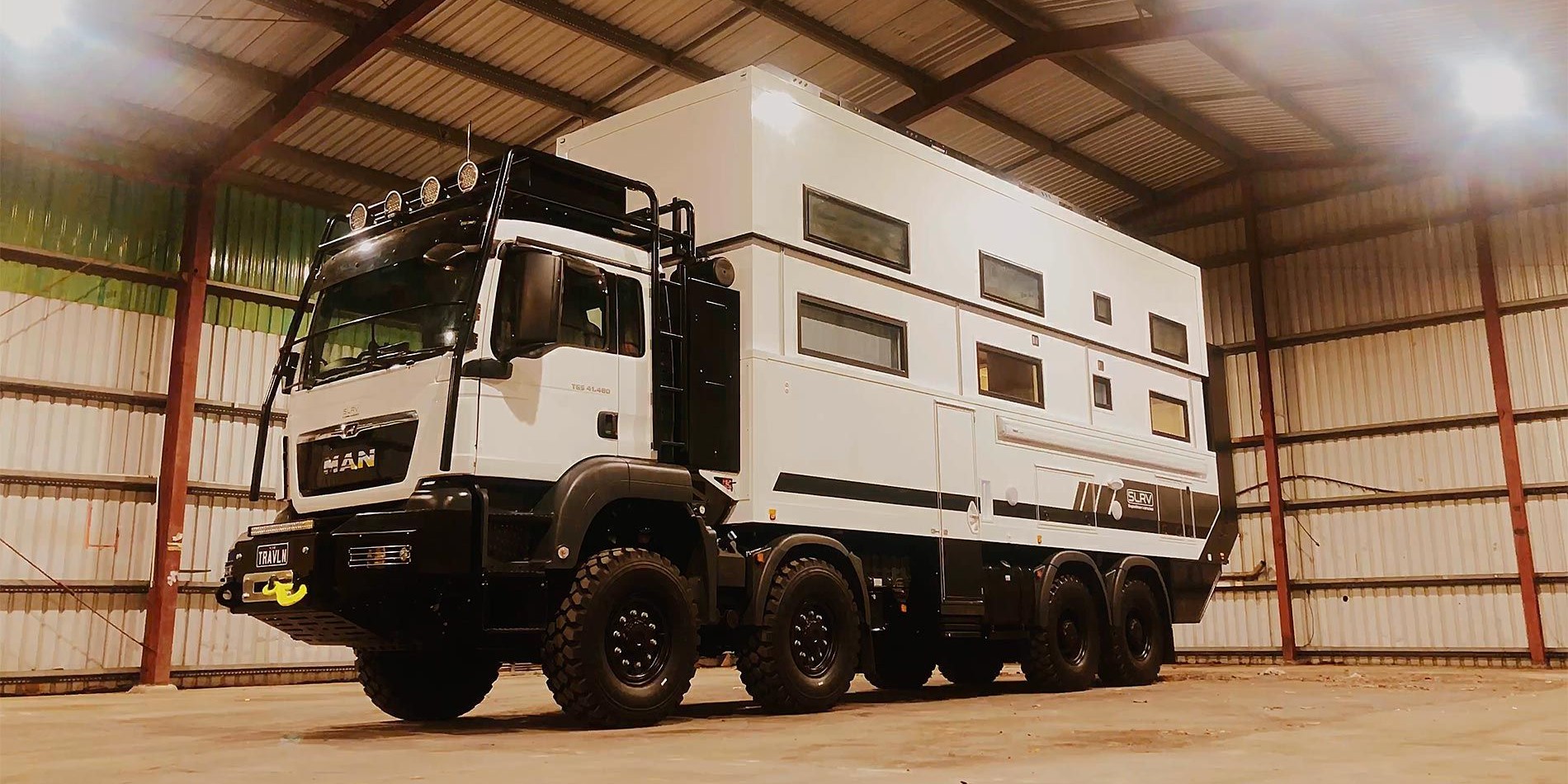 Deze uitschuifbare camper met 2 verdiepingen is mega luxe | MAN MAN