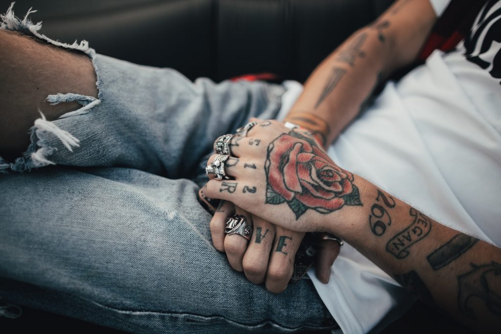 2. The Pain of Hand Tattoos: What to Expect - wide 5