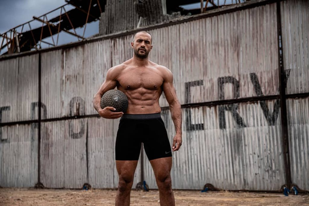 De 10 beestachtige conditie oefeningen van Badr Hari | MAN MAN