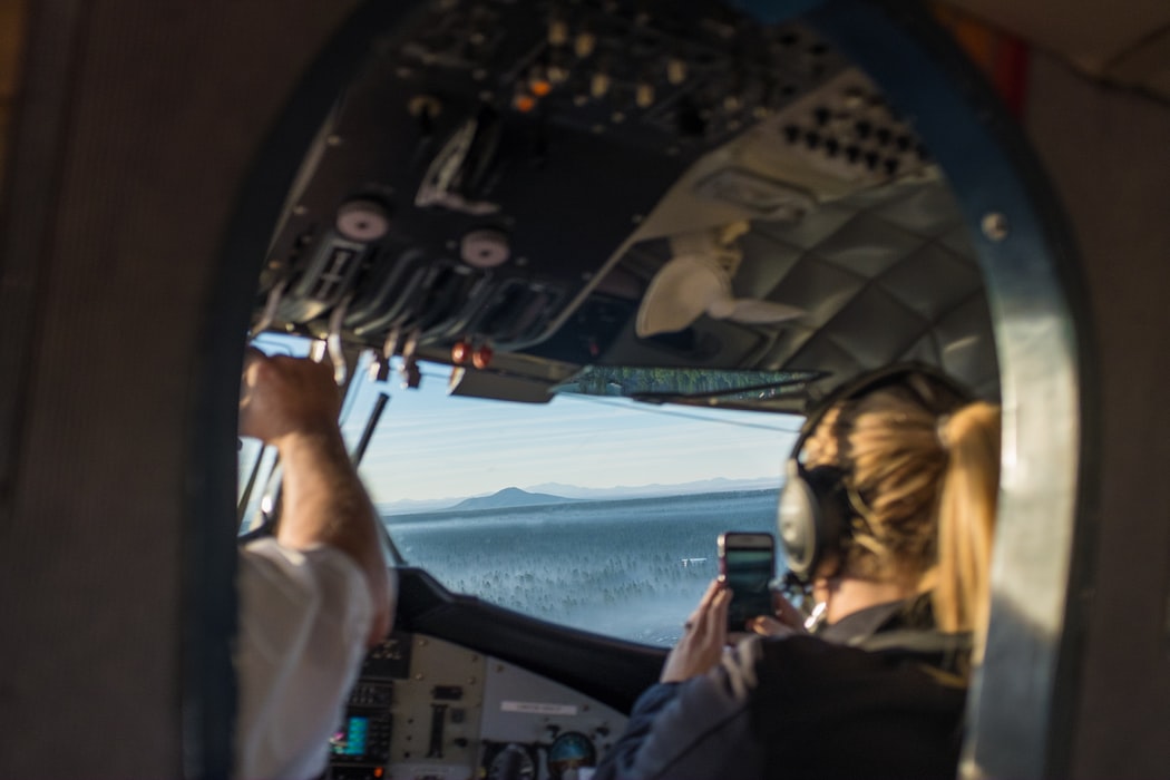 cockpit van vliegtuig piloot foto