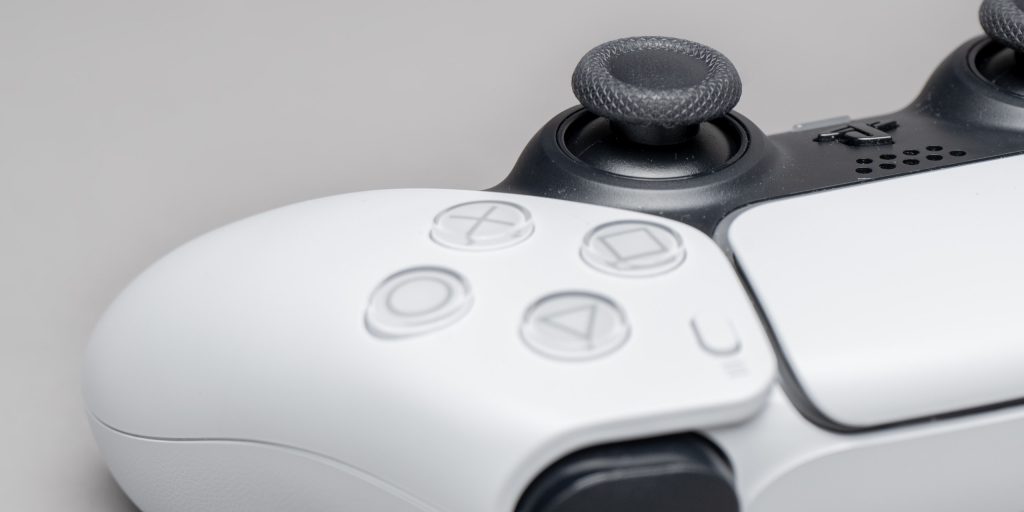 Zo kan je jouw PS4 en PS5 controller koppelen aan je pc MAN MAN