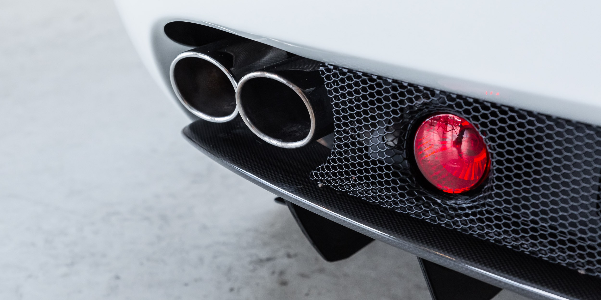 De extreem exclusieve auto van Jan des Bouvrie staat te koop MAN MAN