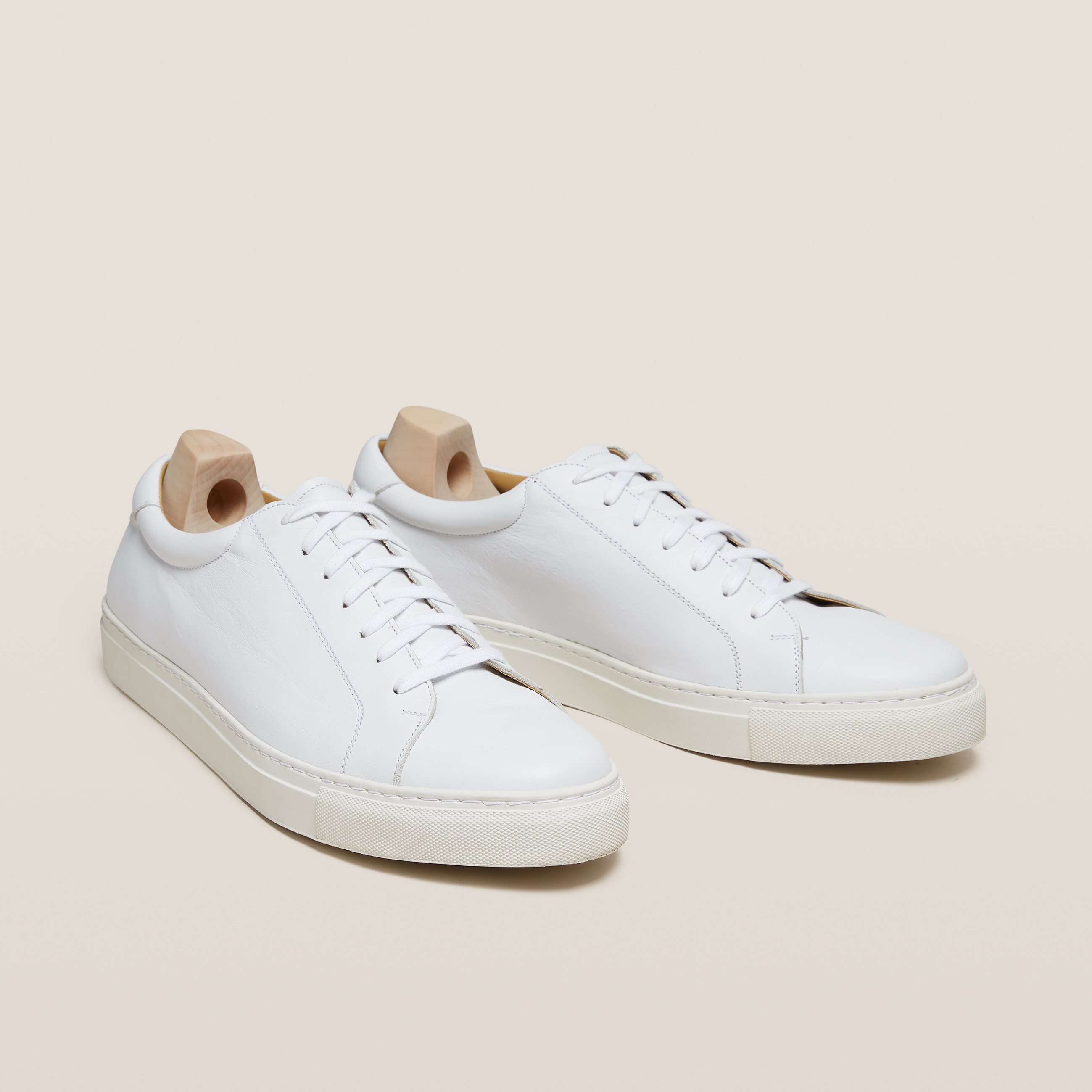 witte sneakers 2
