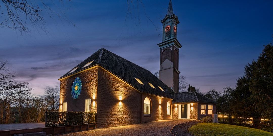 Te Koop Op Funda: Oude Kerk Is Omgetoverd Tot Héél Strakke Woning