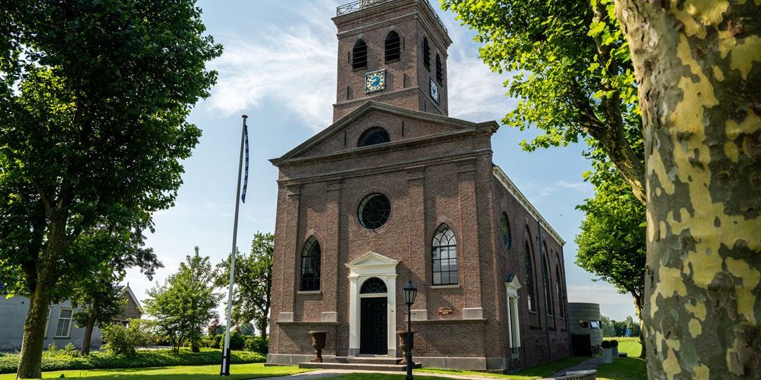 Kerk Op Funda Omgebouwd Tot Droomwoning Mét B&B | MAN MAN