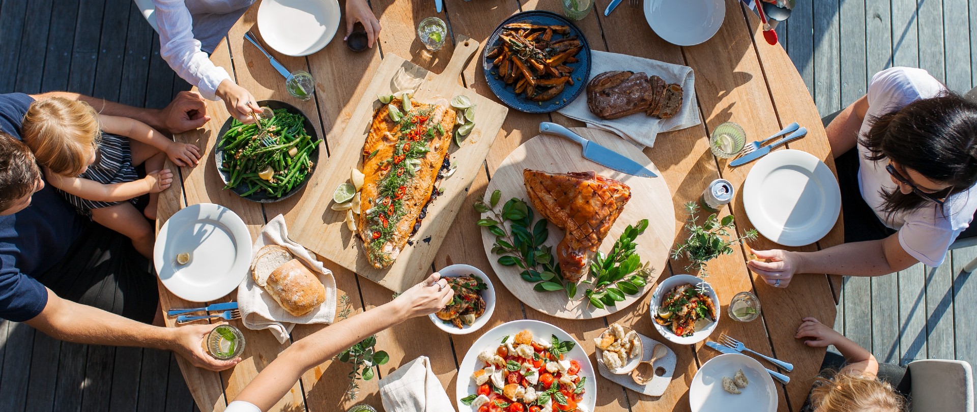 5 tips om goedkoop uit eten te gaan- ga uit eten tijdens de lunch