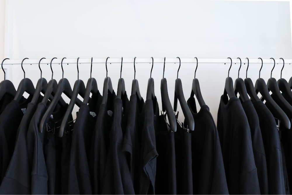zwarte kleding vaal geworden hoe oplossen