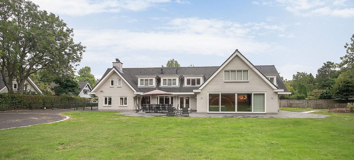 Funda 'saaie grijze villa' laat monden openvallen door binnenkant