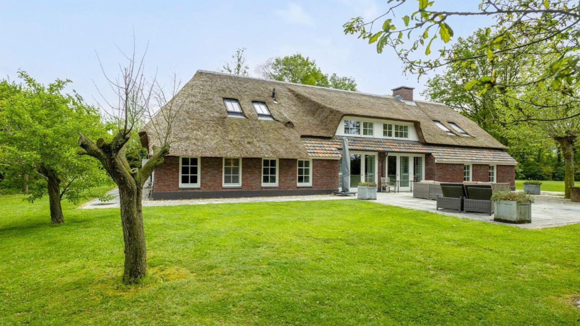 Peperdure woonboerderij van Mental Theo is nu te koop (Funda)