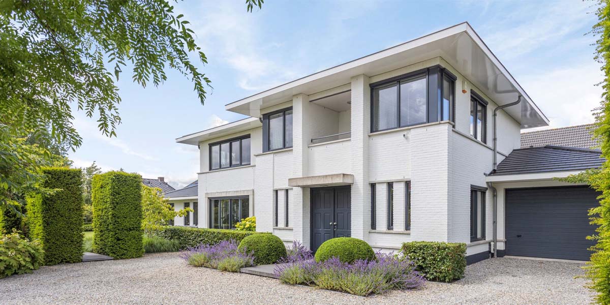 Chris Woerts zet prachtige villa in Barendrecht te koop op Funda