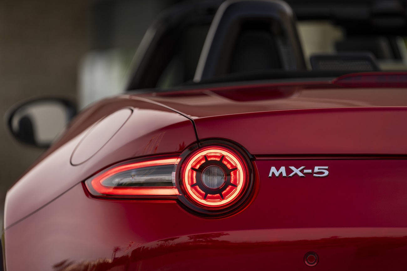 mazda mx-5 sportauto rood