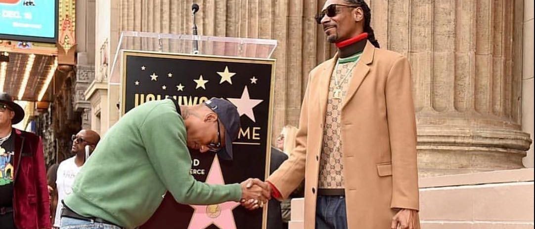 Video: Snoop Dogg krijgt een Walk of Fame-ster en bedankt zichzelf in een speech