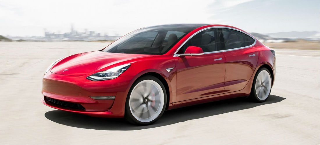 Het prijskaartje van de Tesla Model 3 ligt in ons land stukken hoger dan verwacht