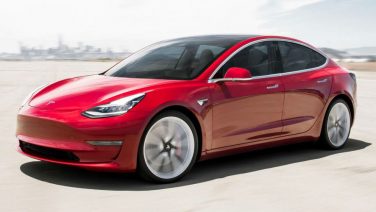 Het prijskaartje van de Tesla Model 3 ligt in ons land stukken hoger dan verwacht