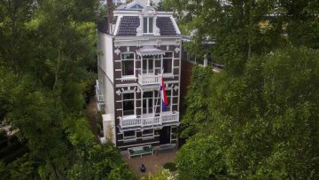Te koop voor ruim €4 miljoen: een villa met het Vondelpark als achtertuin