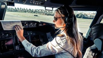 De lucht in met Nederlands meest sexy pilote: Michelle Gooris