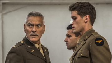 Trailer: George Clooney is een grote baas in deze nieuwe krankzinnige oorlogsserie