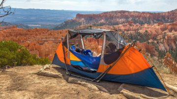 Deze draagbare hangmat + tent is dé Kickstarter voor de zomer