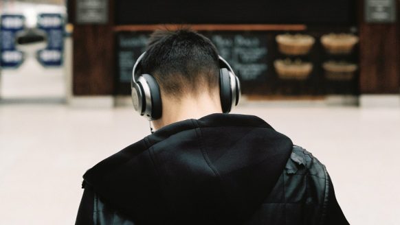 10 x een toffe podcast waarbij jij niet kan stoppen met luisteren