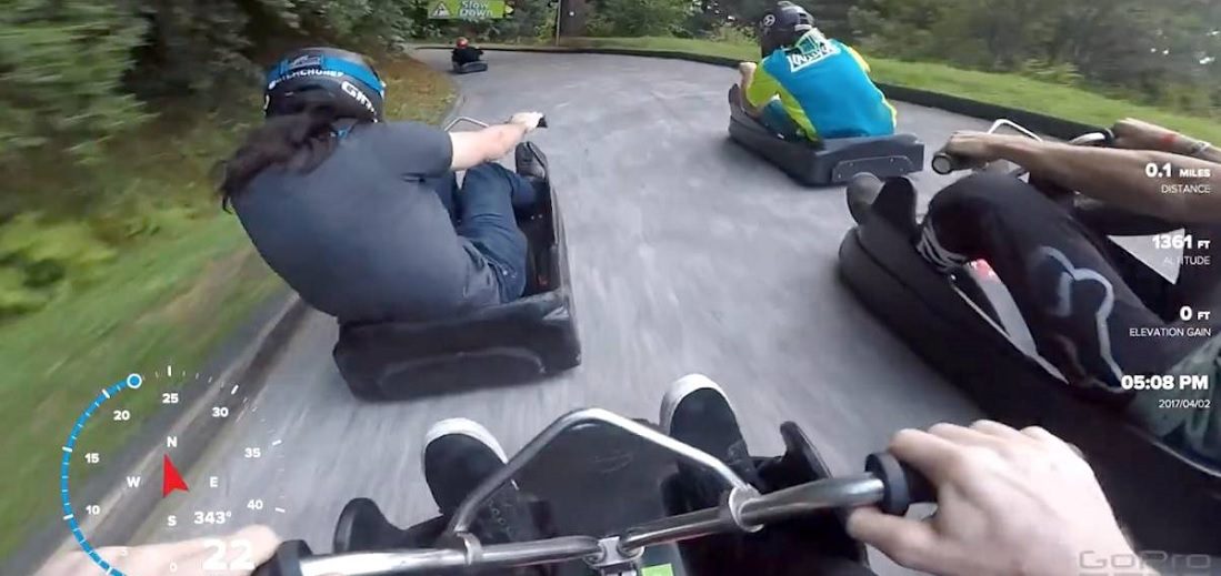 VIDEO: Vriendengroep speelt real life Mario Kart