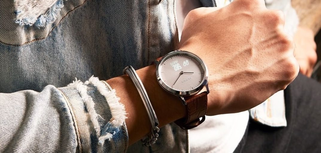 Publicatie restjes monteren 4 x een stijlvolle smartwatch voor de tijdloze man | MAN MAN