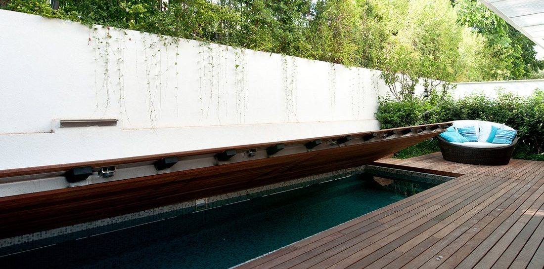 Ideaal voor een kleine tuin: het terras dat in een zwembad verandert