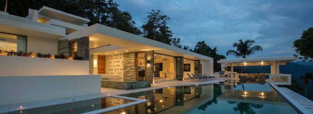 Deze ongelooflijk luxe Thaise villa huur je nu met 15 vrienden voor slechts €99 p.p.