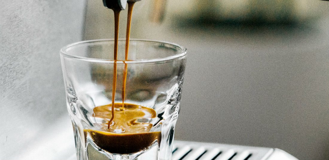 Millennials geven meer geld uit aan koffie dan dat zij sparen