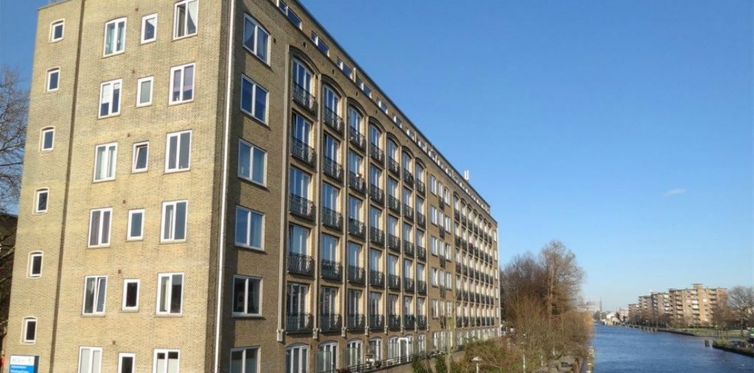 Ongelofelijk: Amsterdamse woning van 10 m2 staat voor bizar bedrag te koop op Funda