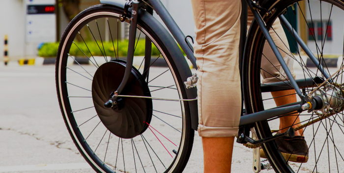 Met dit goedkope Kickstarter wiel maak jij van jouw fiets een e-bike in 60 seconden