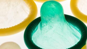 Onderzoekers ontwerpen condoom zo dun als menselijk haar