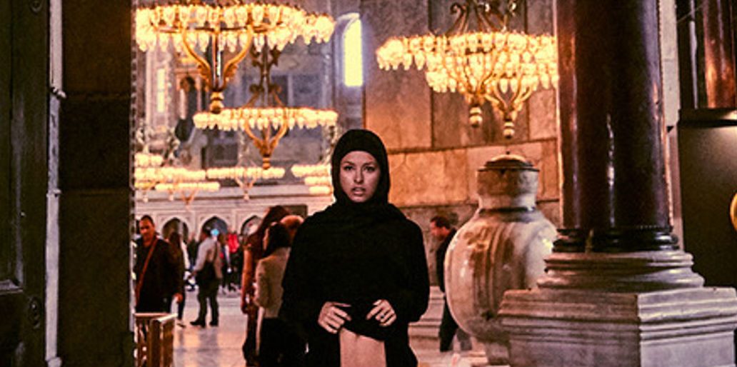 Turkije wil Belgisch naaktmodel Marisa Papen de cel in vanwege pikante fotoshoot (NSFW)