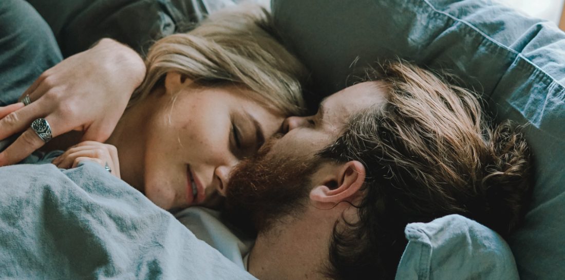In slaap vallen na de seks: kunnen wij mannen er iets aan doen?