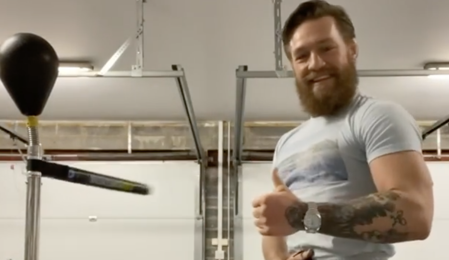 Conor McGregor traint thuis met dit absurd dure Rolex horloge om zijn pols