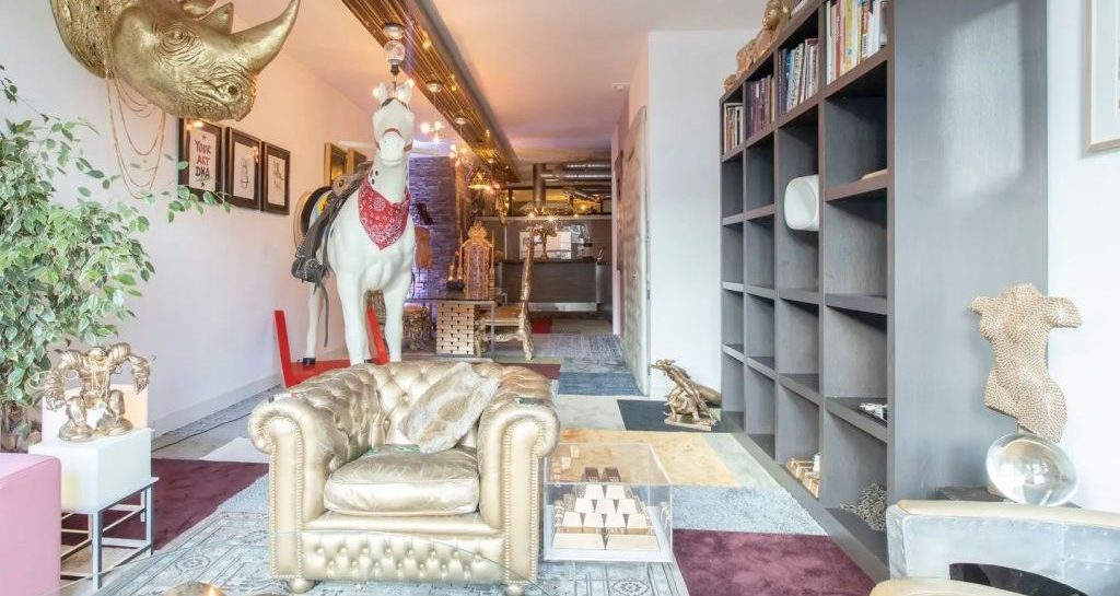 De meest eigenaardige design woning van Amsterdam staat nu te koop op Funda