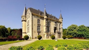 Dit reusachtige kasteel in Nederland staat nu te koop op Funda