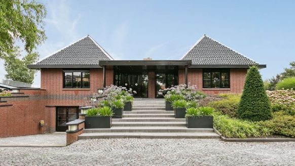 Eén van de leipste landhuizen van Nederland staat nu te koop op Funda