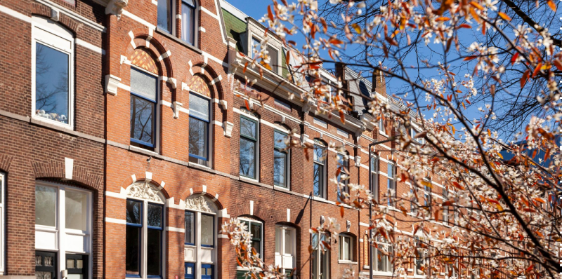 Te koop op Funda: achter deze gevel zit één van de stijlvolste woningen van Rotterdam verborgen