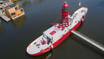 De leipste woonboot van Nederland staat nu te koop op Funda