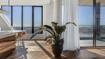 Stijlvol Pontsteiger-penthouse in Amsterdam staat nu te koop voor €8.8 miljoen op Funda