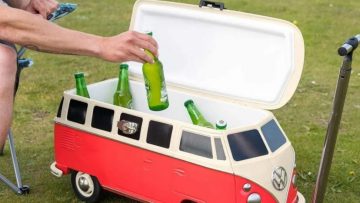 Deze mini Volkswagen camper houdt al jouw biertjes ijskoud