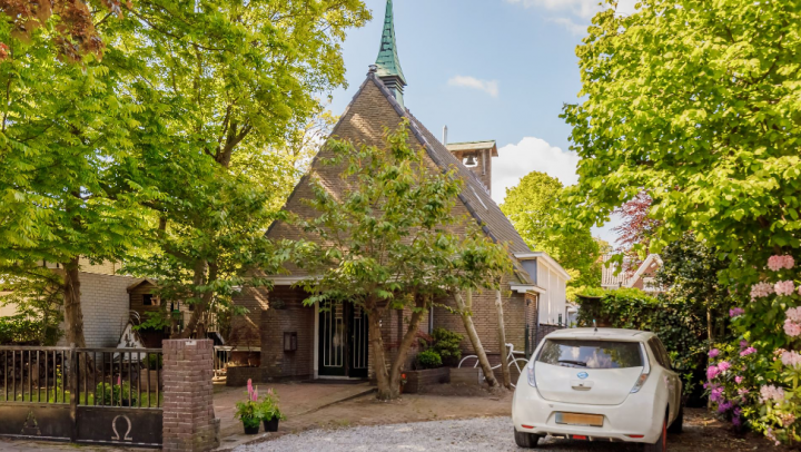 Te Koop Op Funda: Omgebouwde Kerk Is Een Parel Vanbinnen | MAN MAN